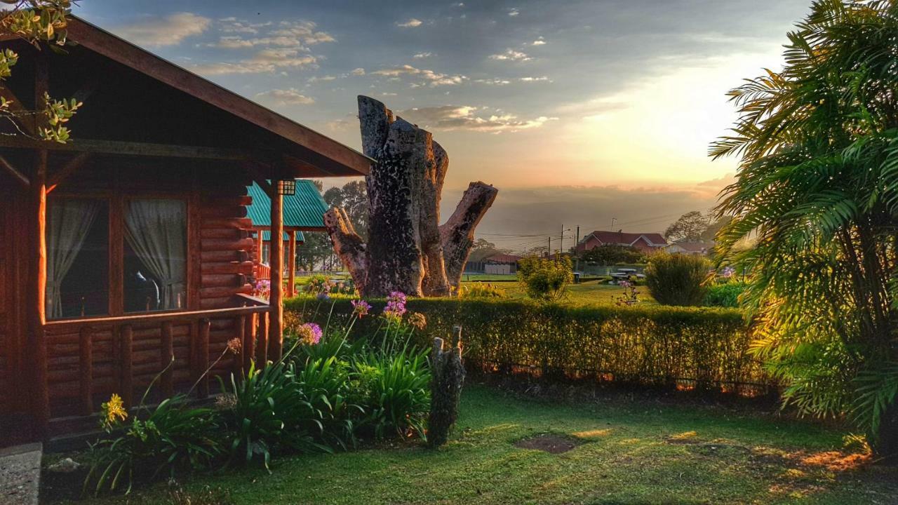 Grandpas Hotel & Restaurante Cartago Exterior photo