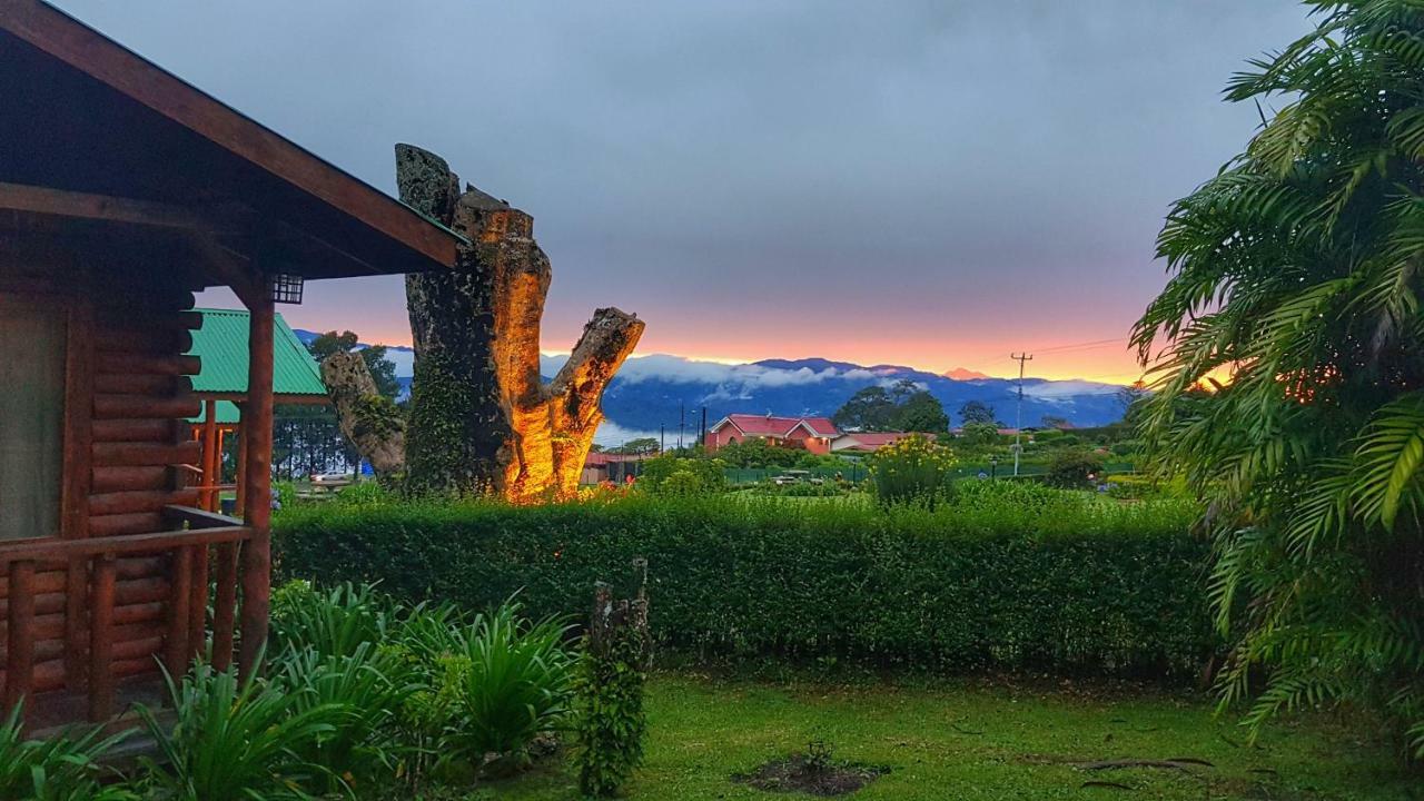 Grandpas Hotel & Restaurante Cartago Exterior photo