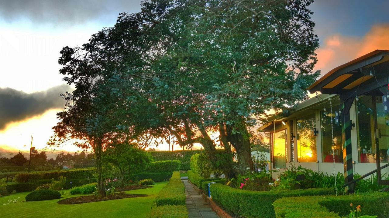 Grandpas Hotel & Restaurante Cartago Exterior photo